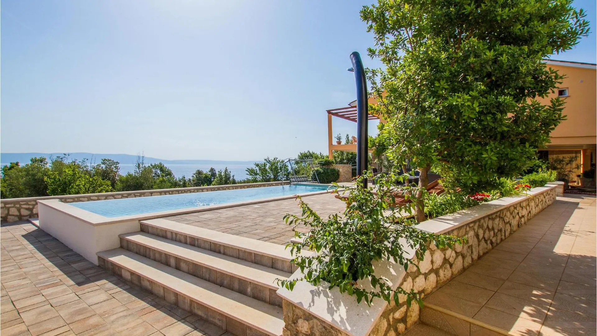 ראבני Lovely Apartment In Labin With House Sea View